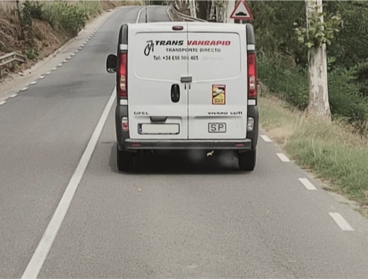 Camioneta en carretera