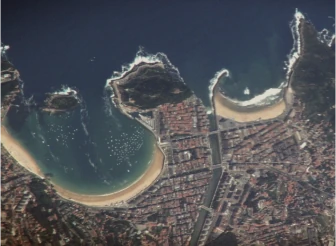 Vista de ciudad desde el cielo